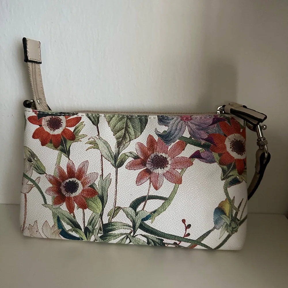 Dana Bachman Floral Print Wristlet Clutch Bag - Picture 4 of 4